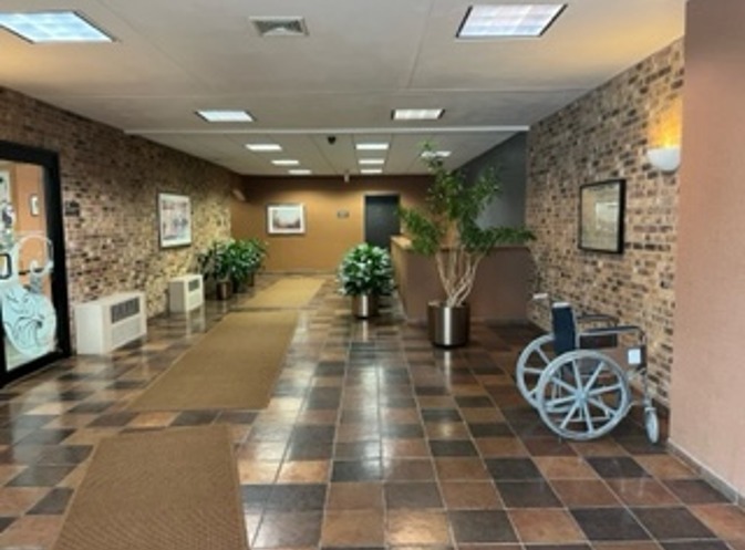 888 Thackeray Trl, Oconomowoc, WI for lease - Lobby - Image 2 of 10