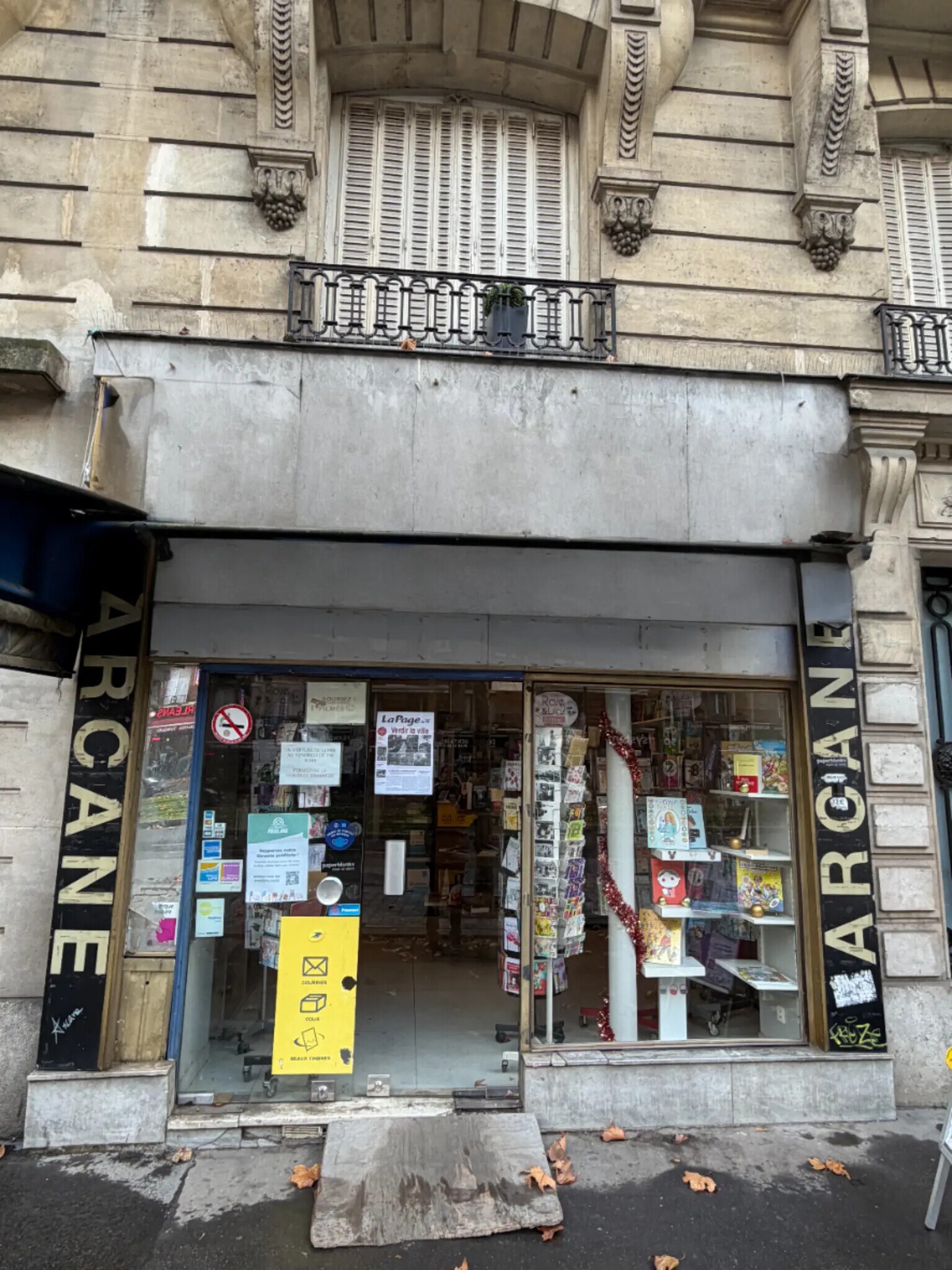 Retail in Paris for lease Building Photo- Image 1 of 10