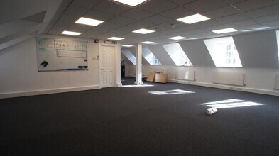 33 Wood St, Barnet for lease Interior Photo- Image 1 of 2