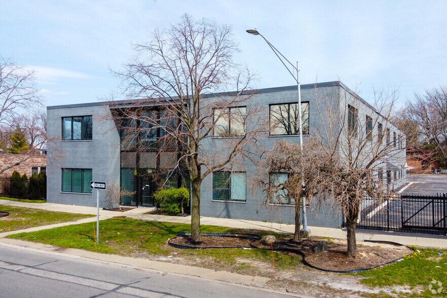 19992 Kelly Rd, Harper Woods, MI for sale - Building Photo - Image 1 of 1