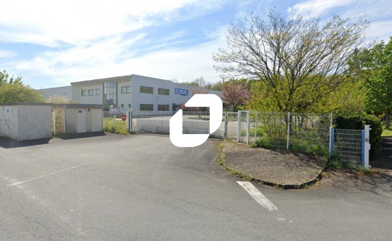 Industrial in La Crèche for lease Building Photo- Image 1 of 5