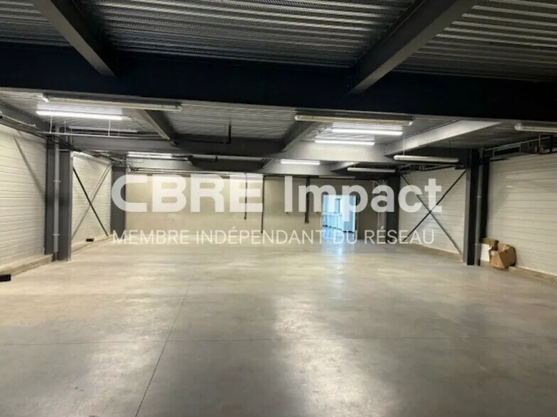 Flex in Sainte-Savine for lease - Building Photo - Image 2 of 12