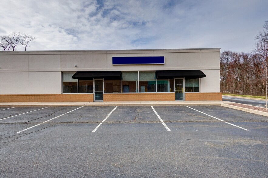 162 Purdy Hill Rd, Monroe, CT for sale - Building Photo - Image 1 of 1