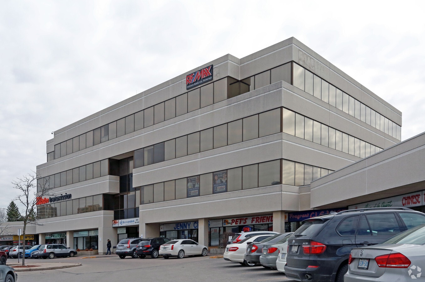 9555 Yonge St, Richmond Hill, ON L4C 9M5 9555 Yonge St, Richmond Hill, ON L4C 9M5