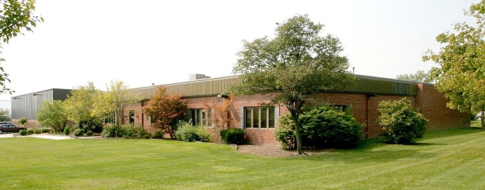 46001 Five Mile Rd, Plymouth, MI for lease - Building Photo - Image 2 of 5