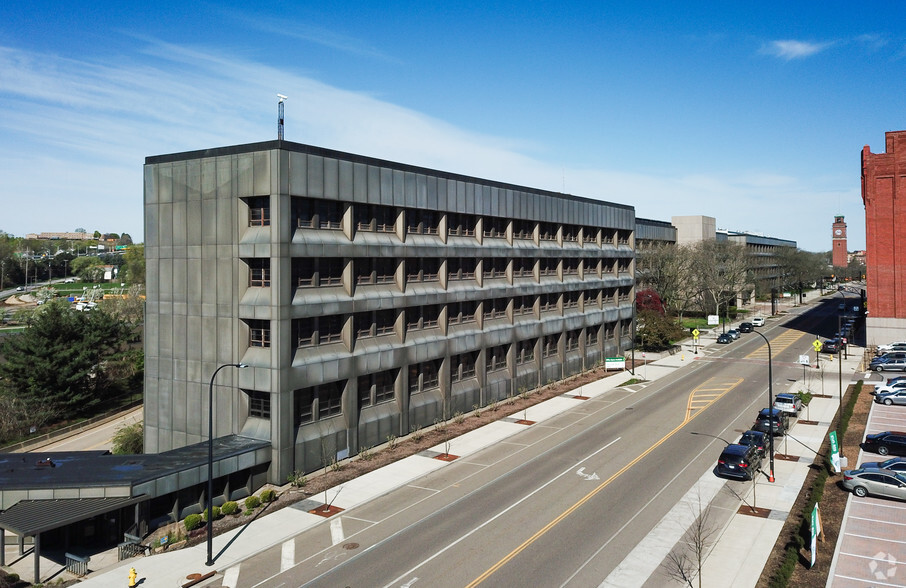 1200 E Market St, Akron, OH for lease - Building Photo - Image 1 of 7