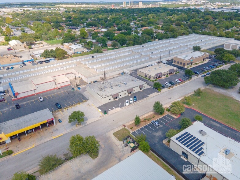 4219-4227 Gatecrest, San Antonio, TX for lease - Building Photo - Image 2 of 9