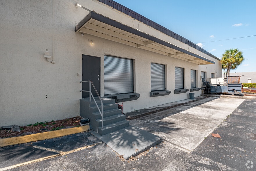 3705 W Commercial Blvd, Fort Lauderdale, FL for lease - Building Photo - Image 3 of 6