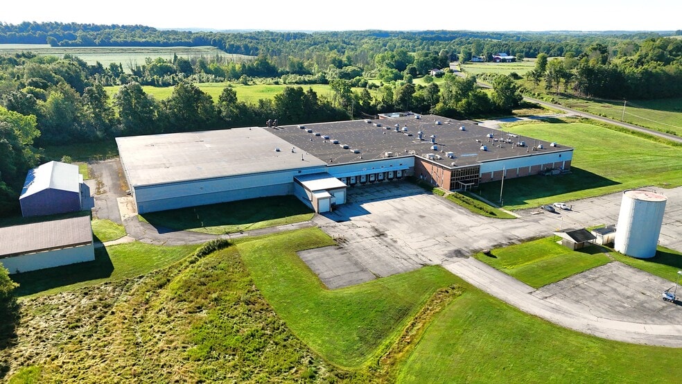 8673 Lyons Marengo Rd, Lyons, NY for lease - Building Photo - Image 1 of 17