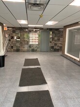 700 Nicholas Blvd, Elk Grove Village, IL for lease Lobby- Image 2 of 8