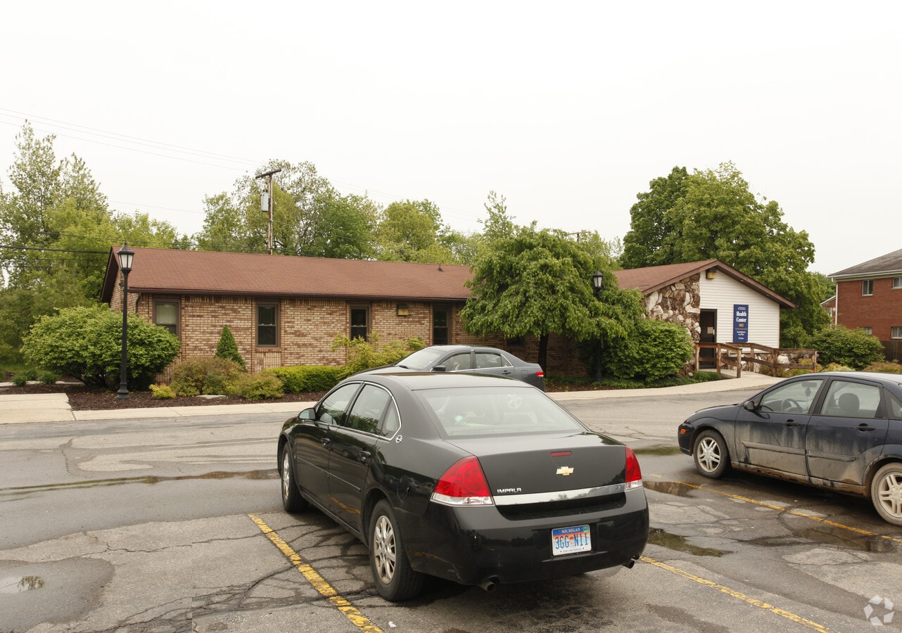 711 Byron Rd, Howell, MI 48843