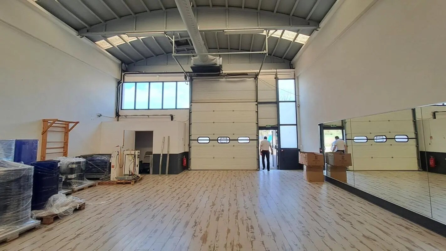 Flex in Genay for lease Building Photo- Image 1 of 5