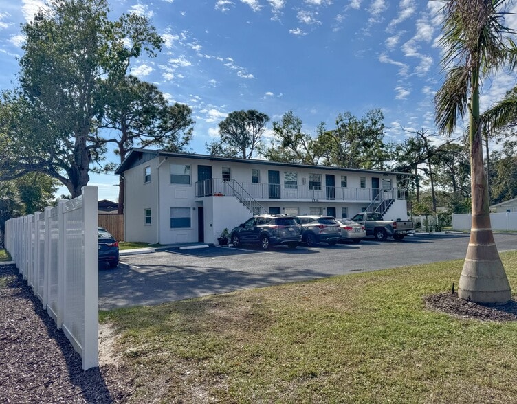 2739 Grand Cayman St, Sarasota, FL for sale - Building Photo - Image 1 of 13
