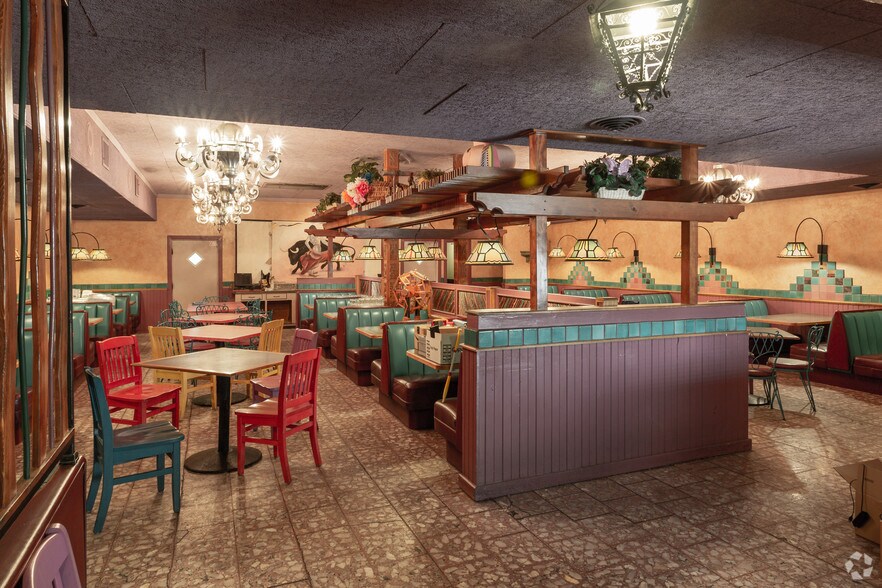 1733-1741 E Charleston Blvd, Las Vegas, NV for sale - Interior Photo - Image 1 of 1