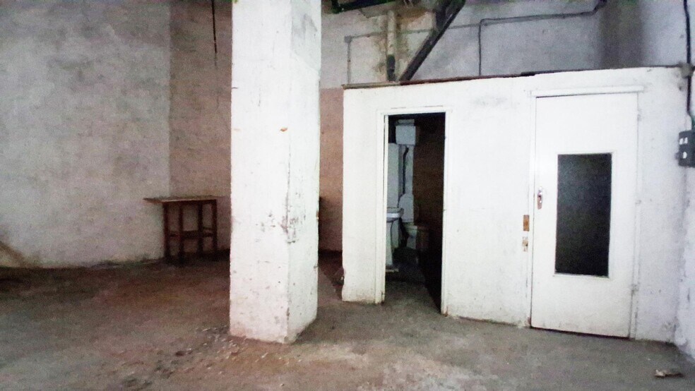 Retail in Salamanca for sale - Building Photo - Image 3 of 16