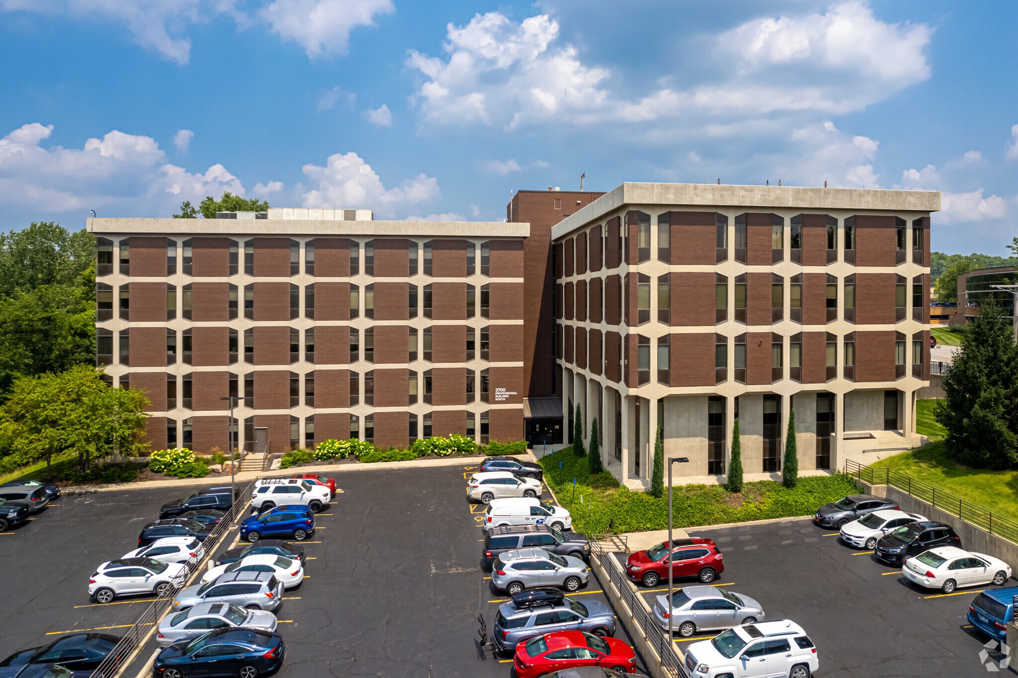 2700 Clay Edwards Dr, North Kansas City, MO 64116 Professional Bldg