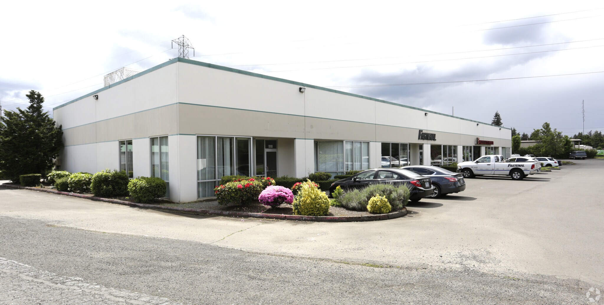 1900-1990 NW Burnside Rd, Gresham, OR for sale Building Photo- Image 1 of 1