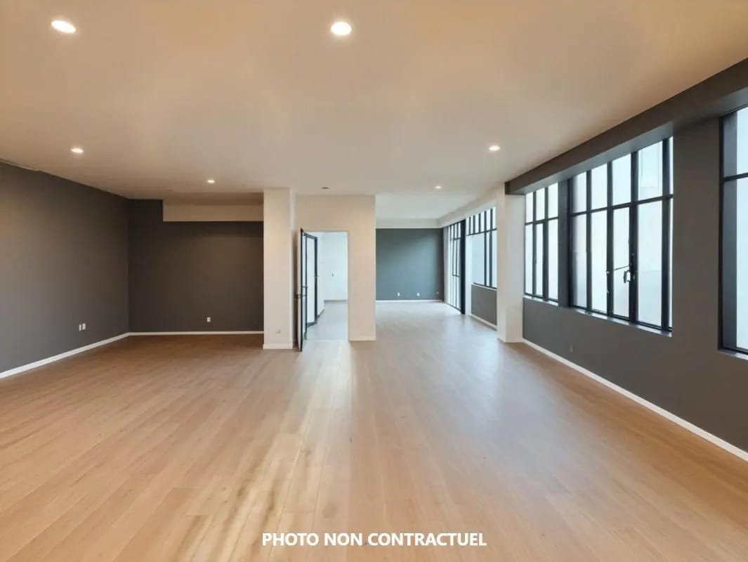 Office in Paris for lease Interior Photo- Image 1 of 10