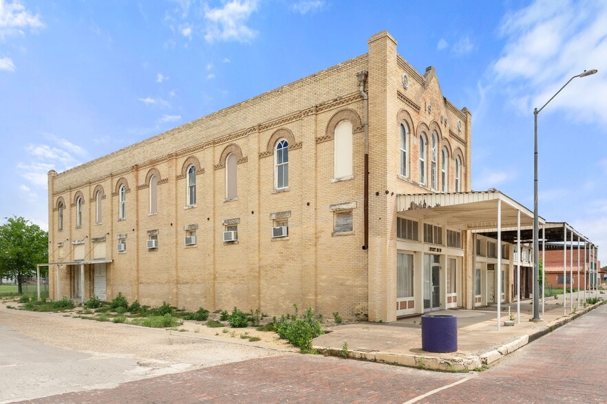 112 W Davilla St, Granger, TX for sale - Building Photo - Image 3 of 14