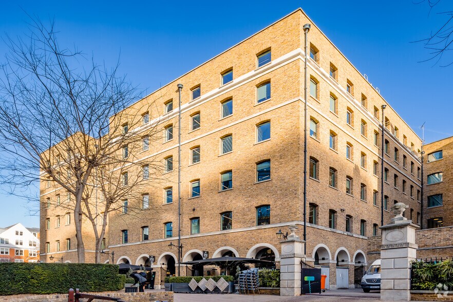 10 Devonshire Sq, London for lease - Building Photo - Image 1 of 5