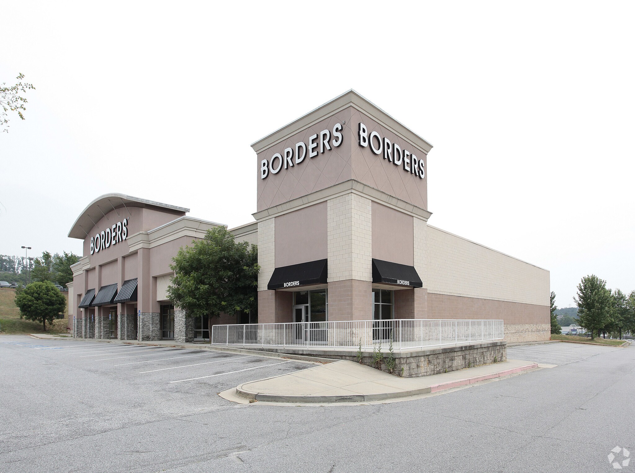 615 Barrett Pky, Kennesaw, GA for lease Primary Photo- Image 1 of 7