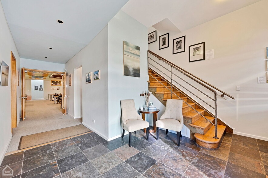 1407 W Chicago Ave, Chicago, IL for lease - Interior Photo - Image 2 of 8