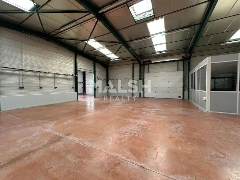 Office in Arnas for lease - Building Photo - Image 3 of 8