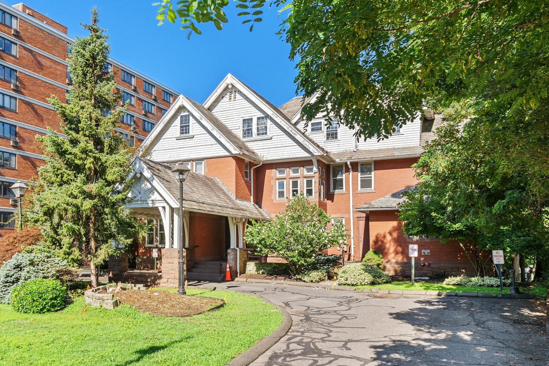 19 Woodland St, Hartford, CT for lease Interior Photo- Image 1 of 20