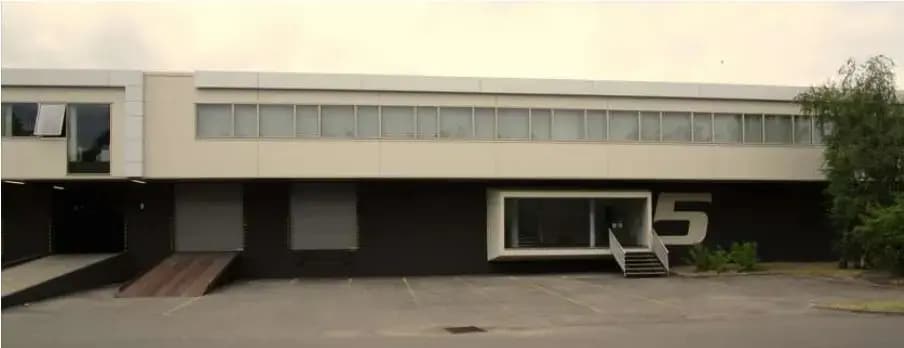 Industrial in Saint-Ouen-l'Aumône for lease Building Photo- Image 1 of 3