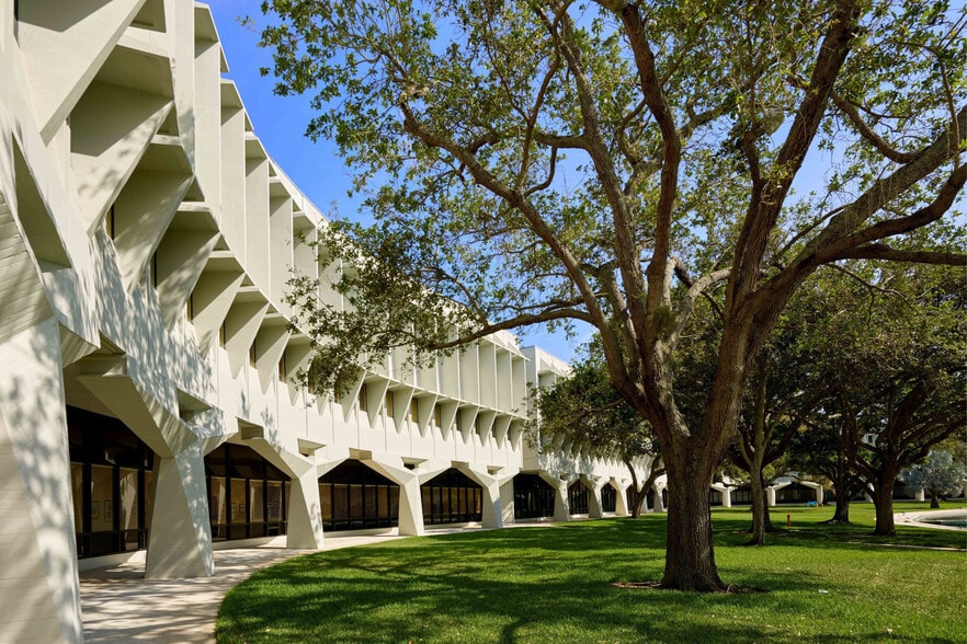 5000 T Rex Ave, Boca Raton, FL for lease - Building Photo - Image 2 of 9