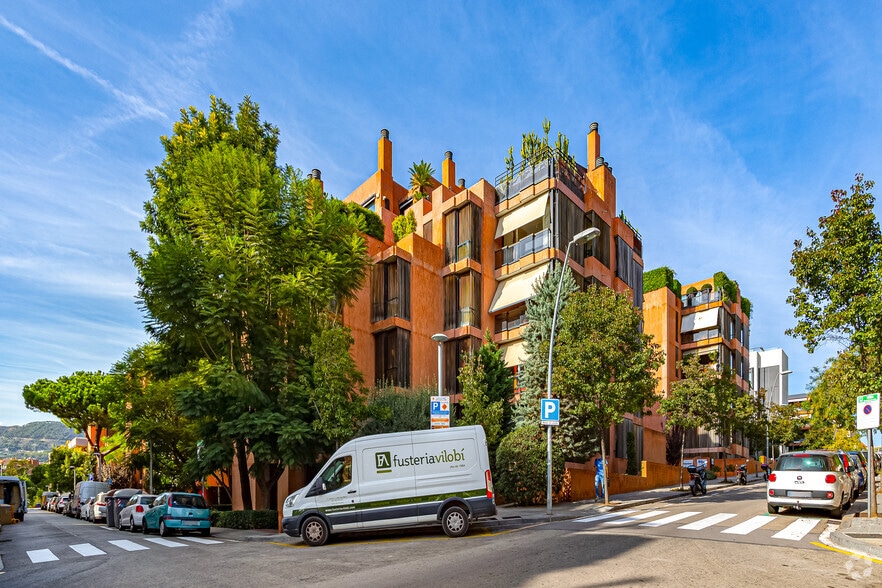 Multifamily in Barcelona, Barcelona for sale - Building Photo - Image 2 of 2