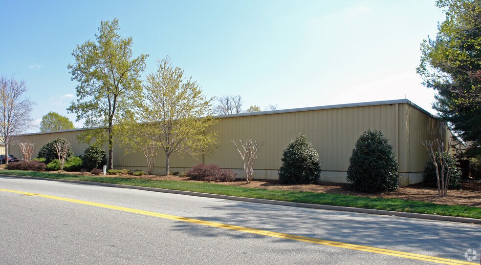 521 Research Rd, Richmond, VA for lease - Building Photo - Image 3 of 3