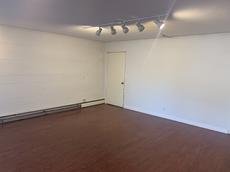 1602 E Sherman Ave, Coeur d'Alene, ID for lease - Interior Photo - Image 3 of 9