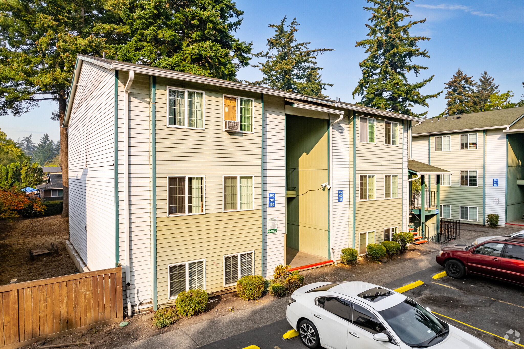 17439 SE Stark St, Gresham, OR for sale Primary Photo- Image 1 of 1