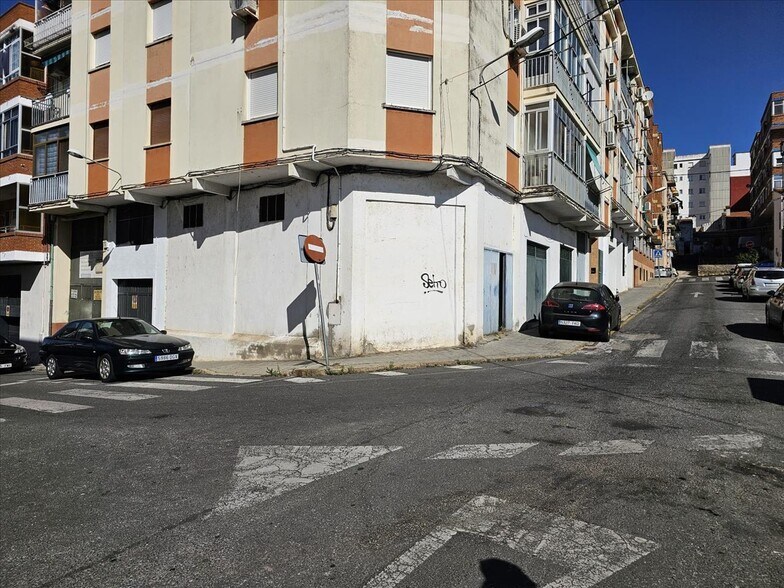 Retail in Plasencia for sale - Building Photo - Image 1 of 3