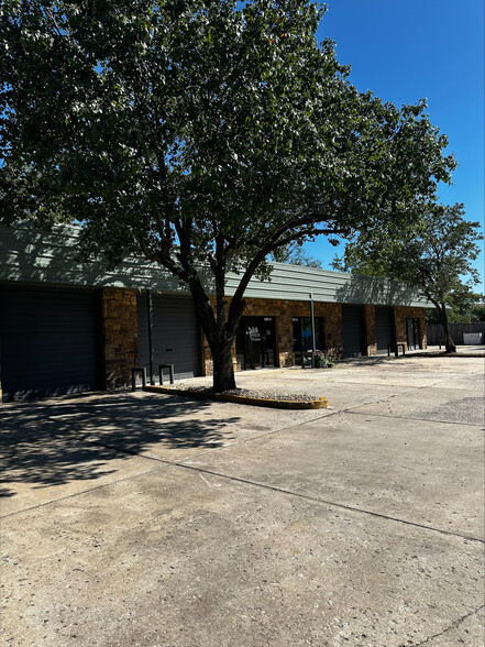 4161-4215 S 33rd West Ave, Tulsa, OK for lease - Building Photo - Image 1 of 10