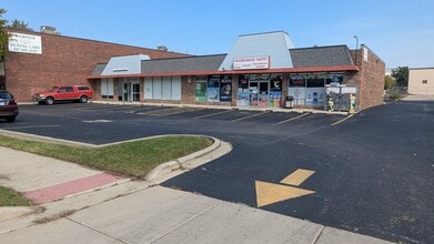 1469-1473 Glen Lake Rd, Hoffman Estates, IL for lease Interior Photo- Image 2 of 2