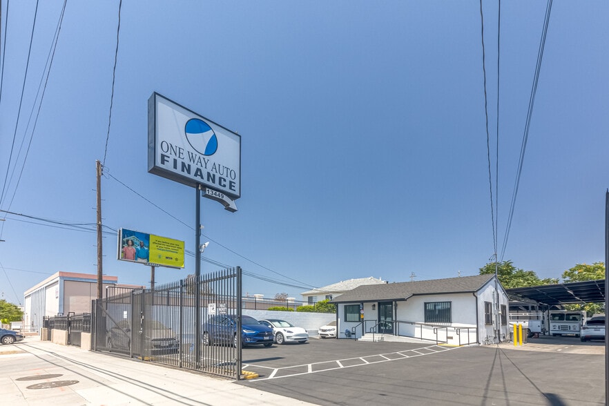 13449 Van Nuys Blvd, Pacoima, CA for sale - Primary Photo - Image 1 of 14