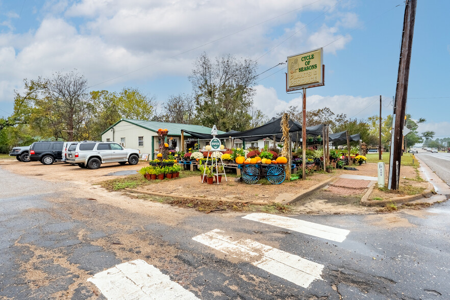 400 N Main St, Lindale, TX for sale - Primary Photo - Image 1 of 15