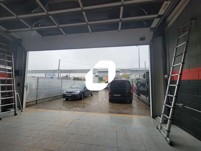 Flex in Linas for lease Building Photo- Image 1 of 2