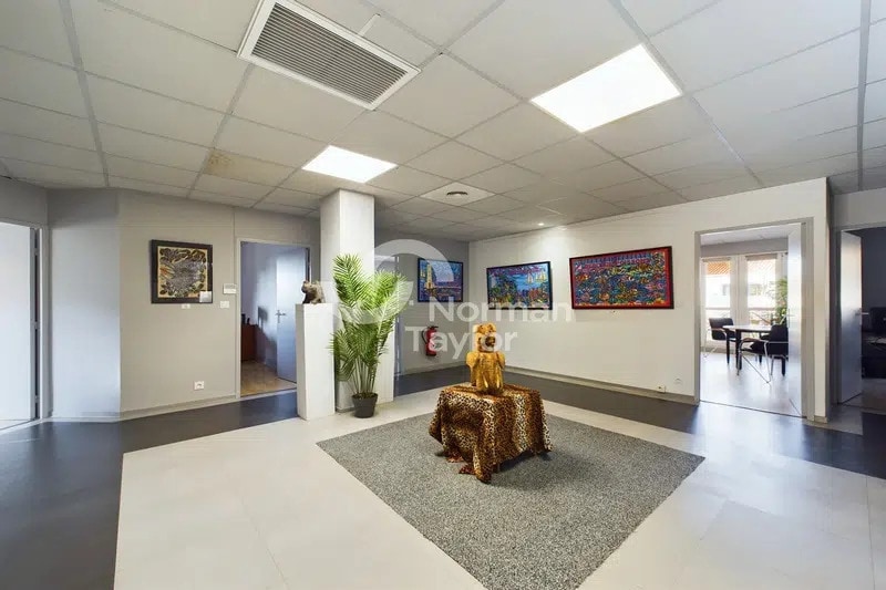 Vente Bureaux 460 m² - Photo 1