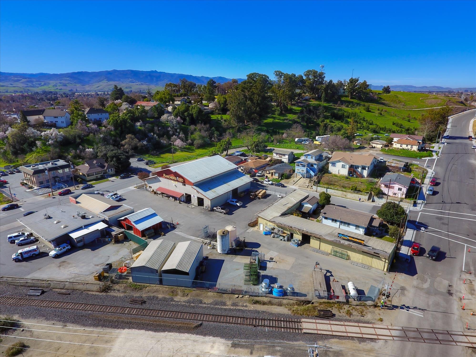 354 1st St, Hollister, CA 95023 Retail for Sale