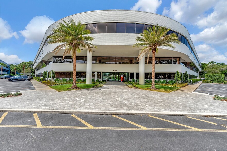 4904 Eisenhower Blvd, Tampa, FL for lease - Building Photo - Image 1 of 13