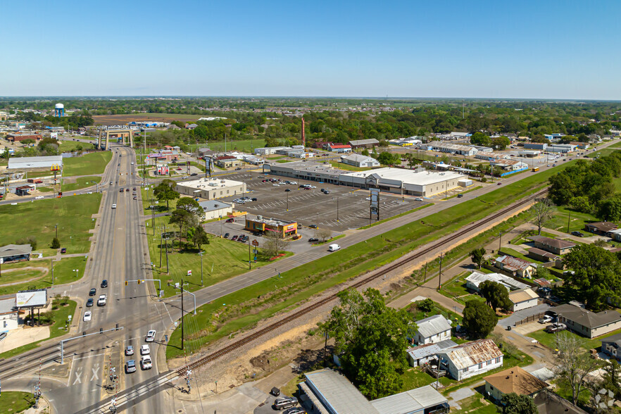 1100 E Main St, New Iberia, LA for lease - Aerial - Image 2 of 16