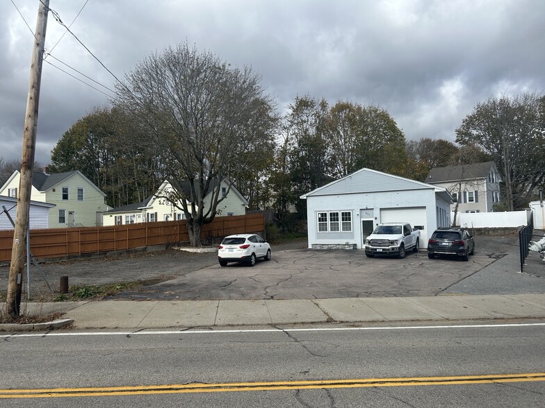 377 Washington St, West Warwick, RI for sale - Building Photo - Image 1 of 11