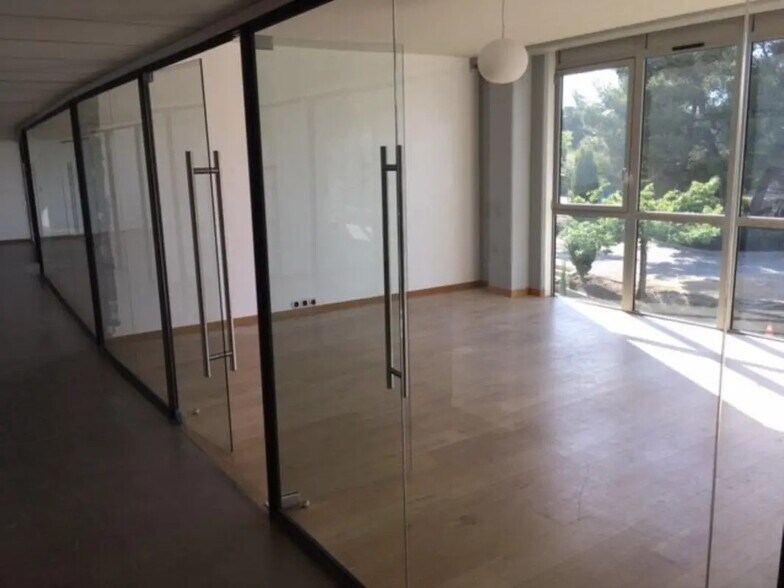 Office in Aix-en-Provence for lease - Interior Photo - Image 3 of 9