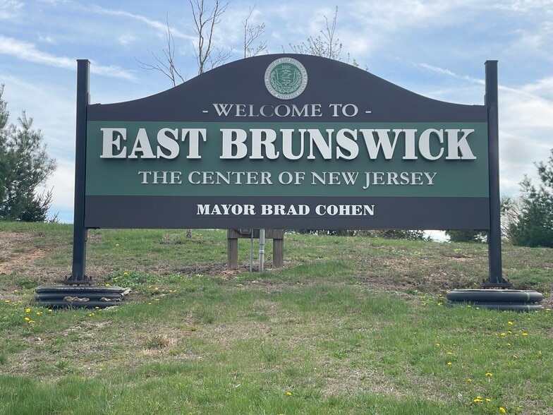 1 Tower Center Blvd, East Brunswick, NJ for lease - Building Photo - Image 3 of 23