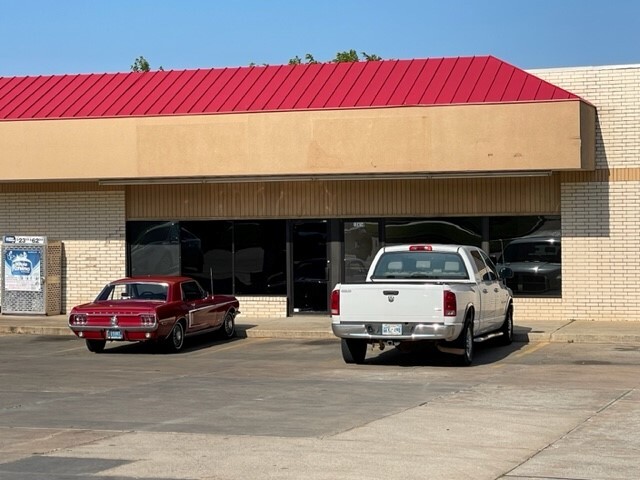 12414-12512 N Macarthur Blvd, Oklahoma City, OK for lease - Building Photo - Image 3 of 8