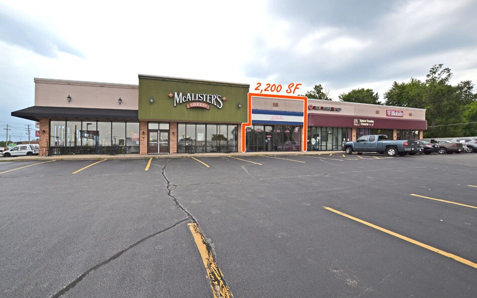 101-105 Frey Ln, Fairview Heights, IL for lease Building Photo- Image 1 of 9