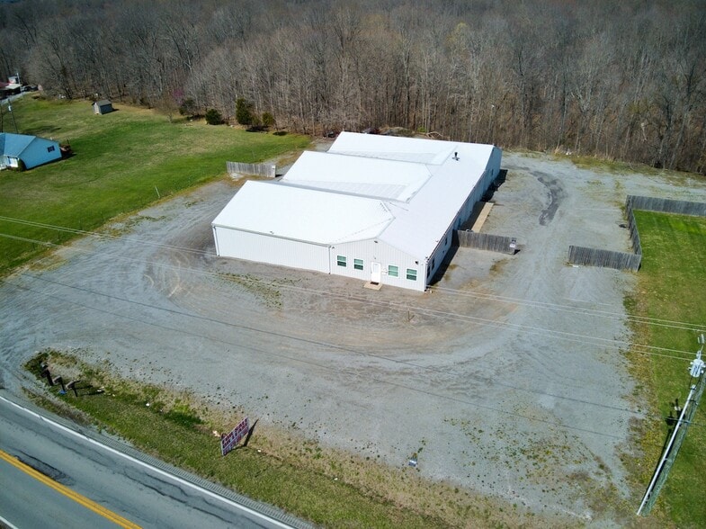 9292 Russell Springs Rd, Russell Springs, KY 42642
